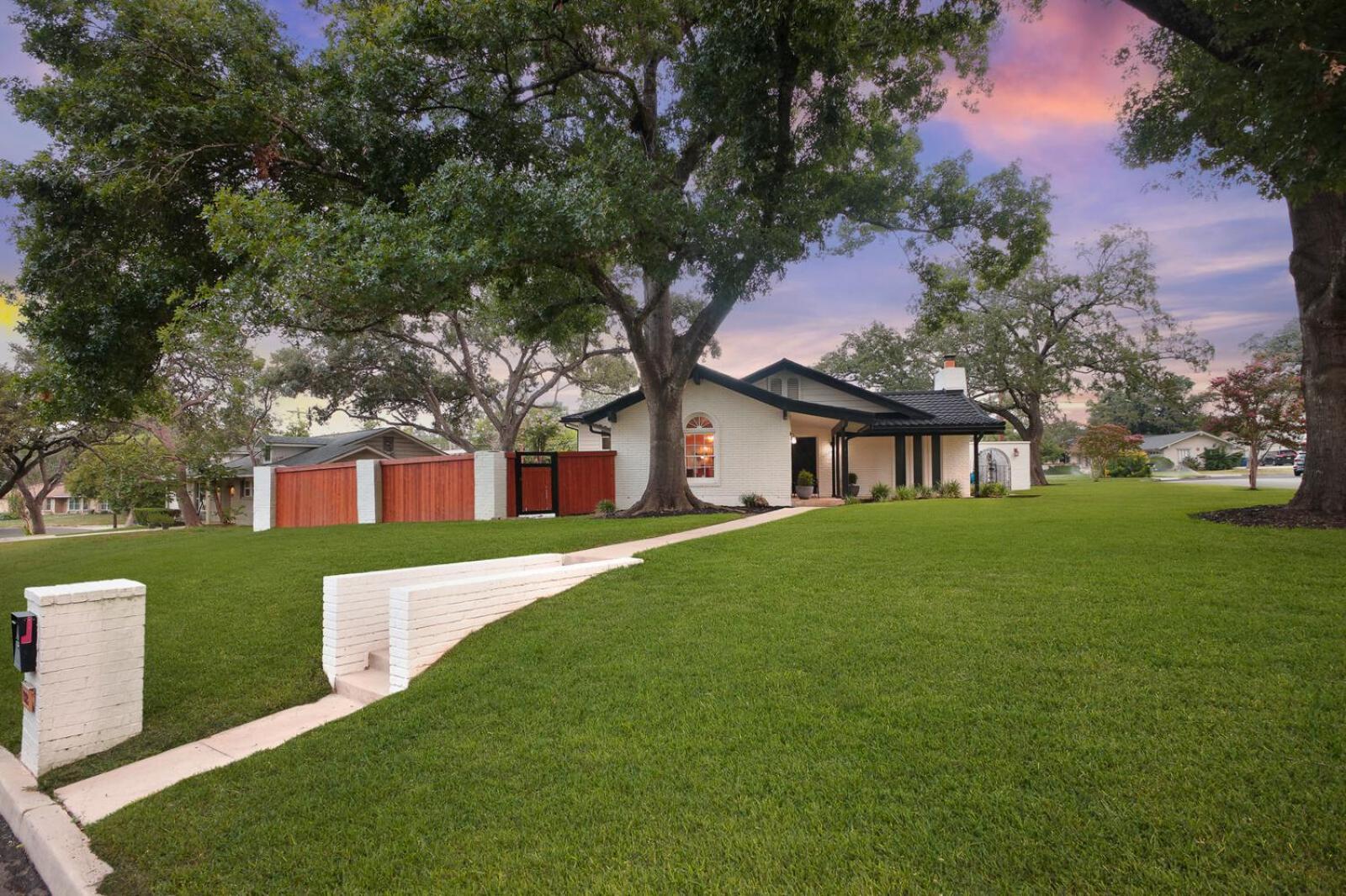 Casa Blanca Estate Lux 5br4ba Hébergement de vacances San Antonio