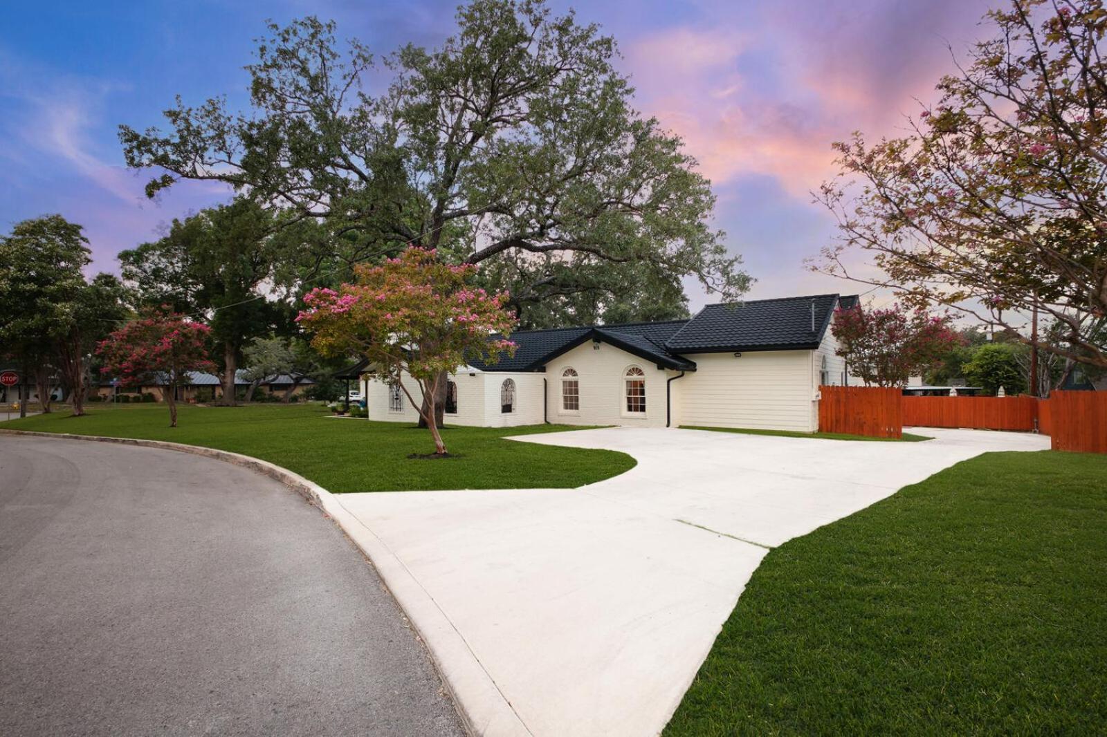 Casa Blanca Estate Lux 5br4ba Hébergement de vacances San Antonio